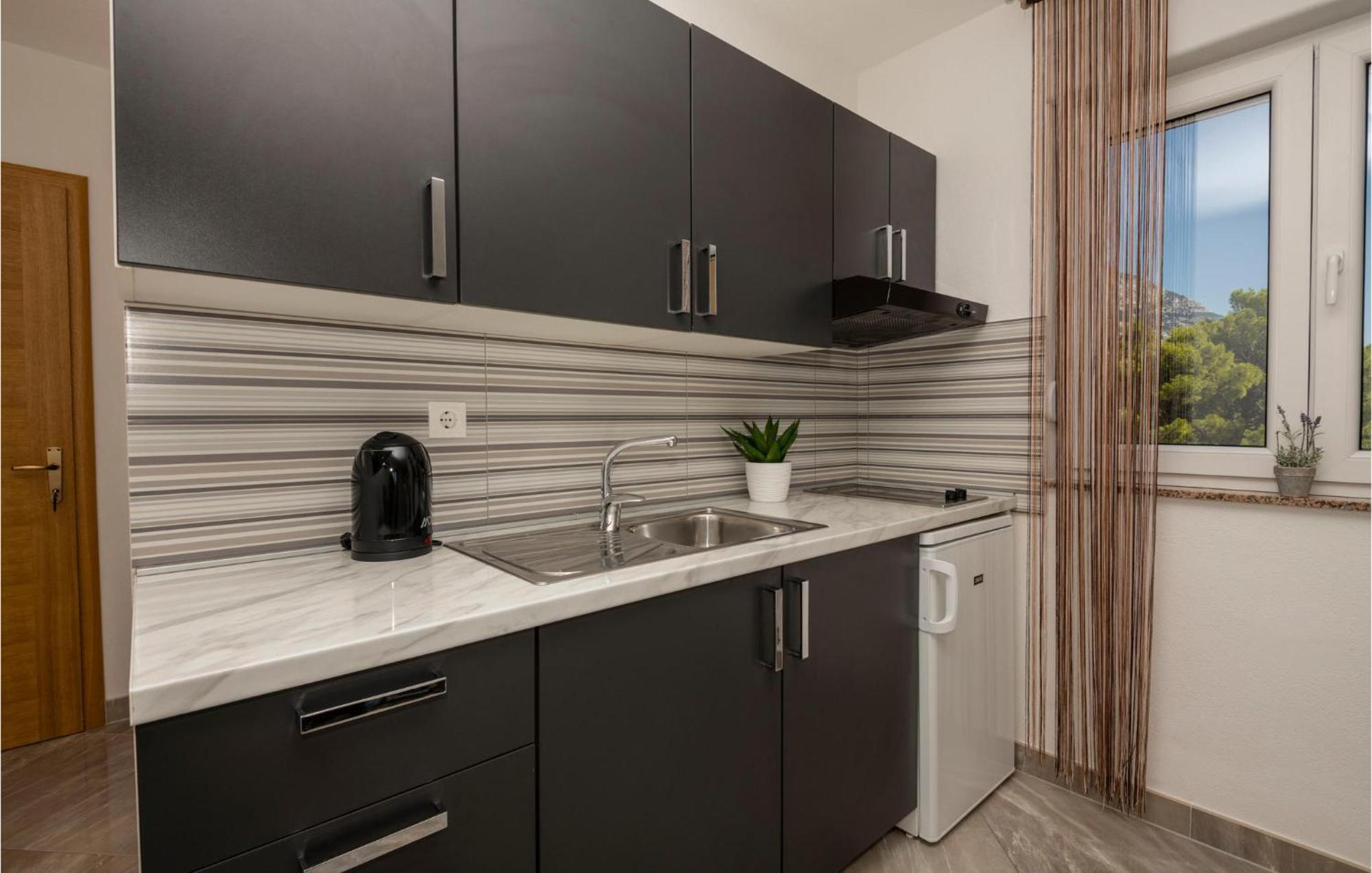Stunning Apartment In Krvavica With Kitchen Bagian luar foto